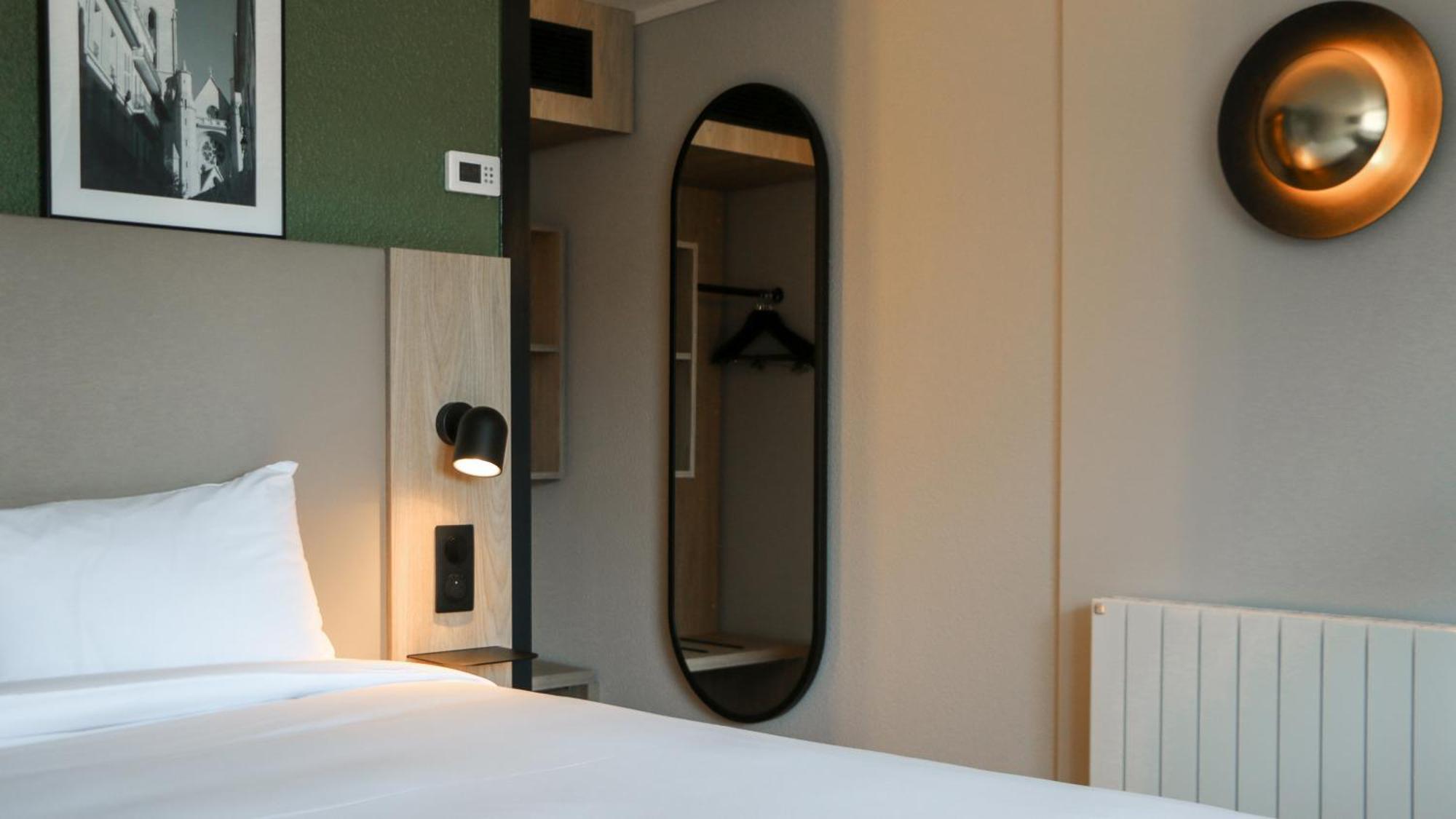 Campanile Argenteuil Hotel Bagian luar foto